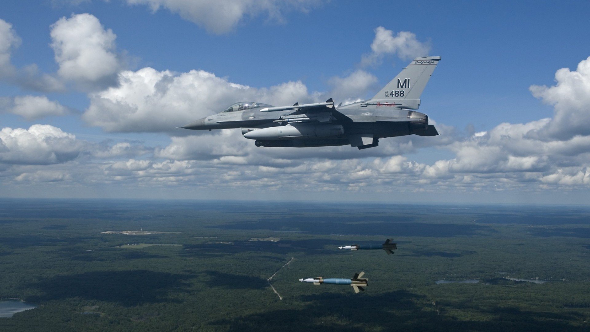 主力球员表现稳定，多球员贡献进球，球队的主力是什么位置