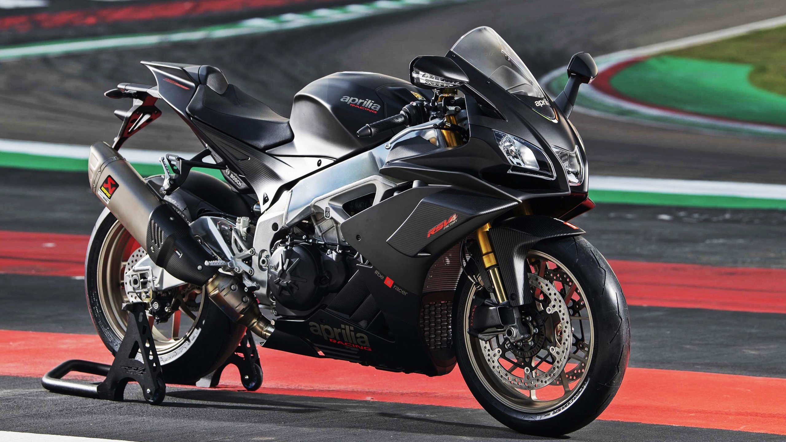 国王封闭训练内容遭媒体捕捉引热议，国王受封